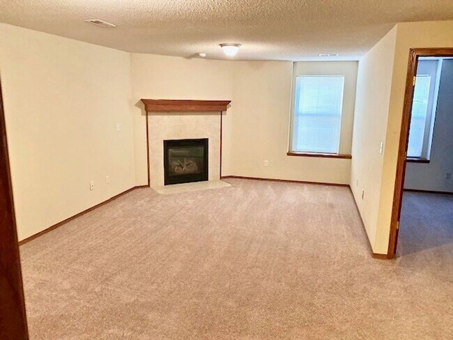 Foto del edificio - 3 Bedroom Duplex for Rent Close To Mcconne...