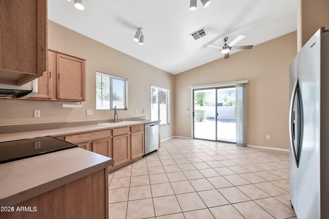 Building Photo - 81 S Criss Pl