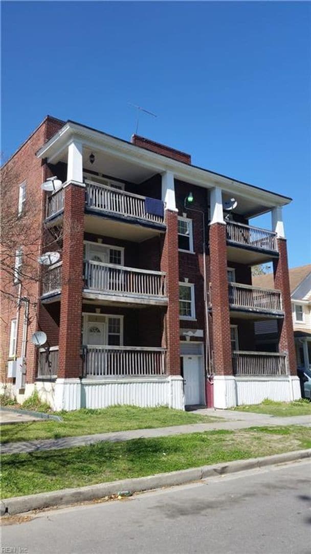 Building Photo - 630 W 34th St