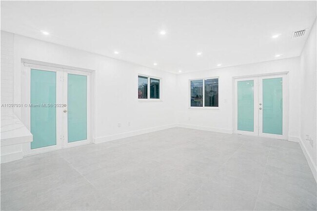 Foto del edificio - 2850 SW 24th St