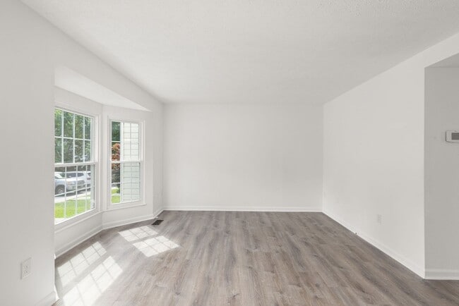 Building Photo - 4 Bedroom Village of Thomas Run