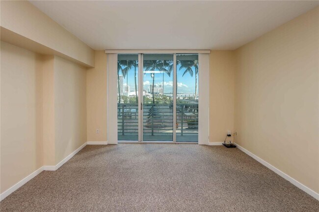 Building Photo - 325 S Biscayne Blvd