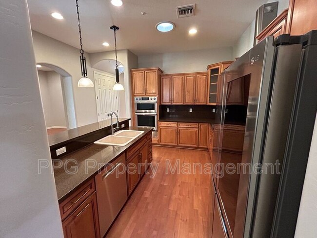 Foto del edificio - 945 W Sycamore Ln