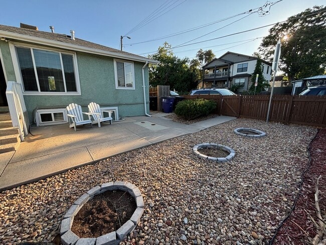 Building Photo - 740 Hazel Ct