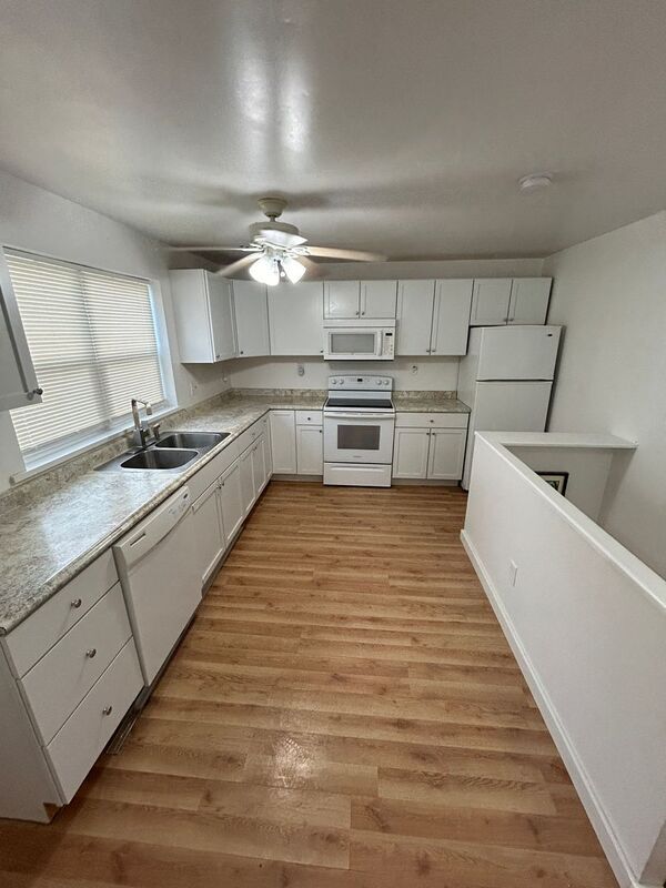 Foto del edificio - 5306 Reber Pl