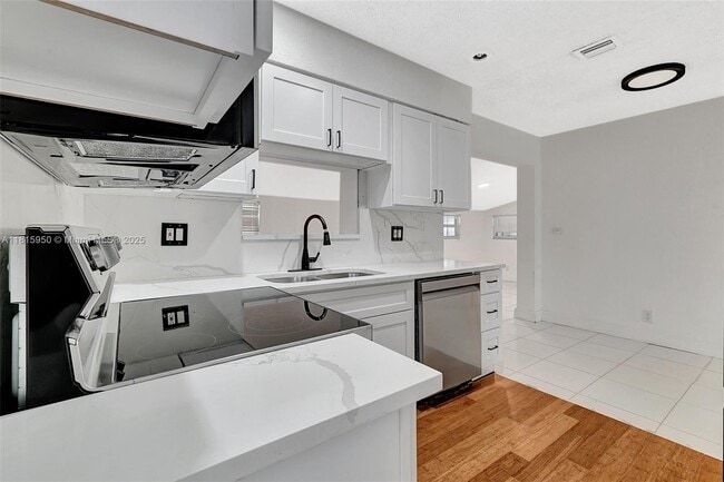 Building Photo - 6661 Meade St