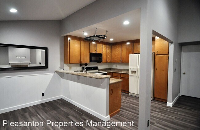 Foto del edificio - 3 br, 2 bath House - 4814 Starflower Drive