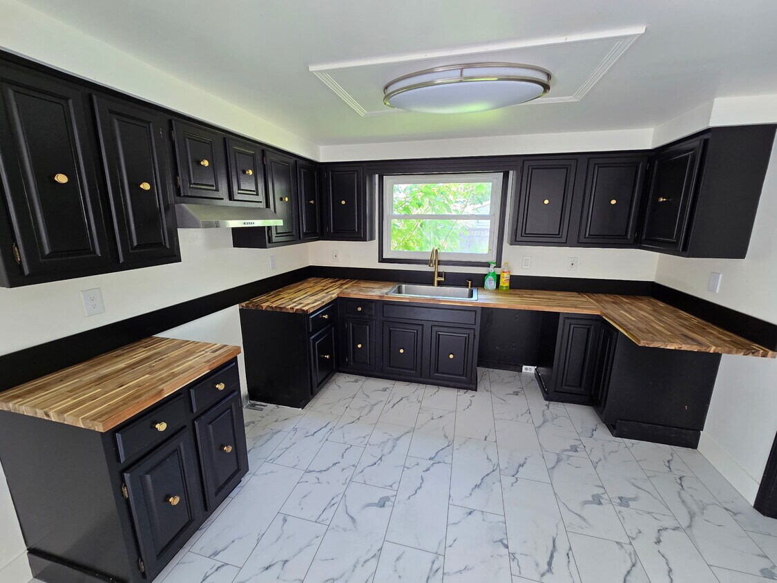Foto principal - 580 82nd St