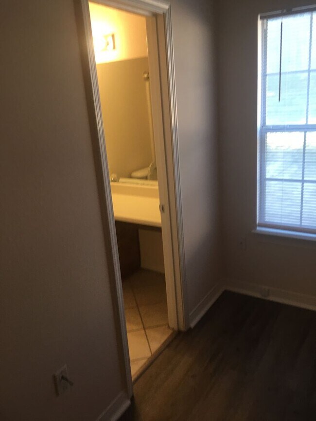 Foto del edificio - 3-Bedroom 2-Bath- Near Duke Field, Shopping, Beaches, Parks & Hiking Trails
