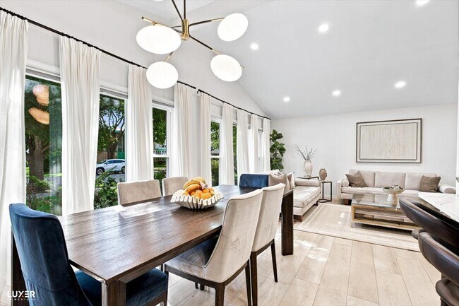 Foto del edificio - 521 Lavergne Ave