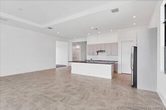 Building Photo - 11297 SW Pietra Wy