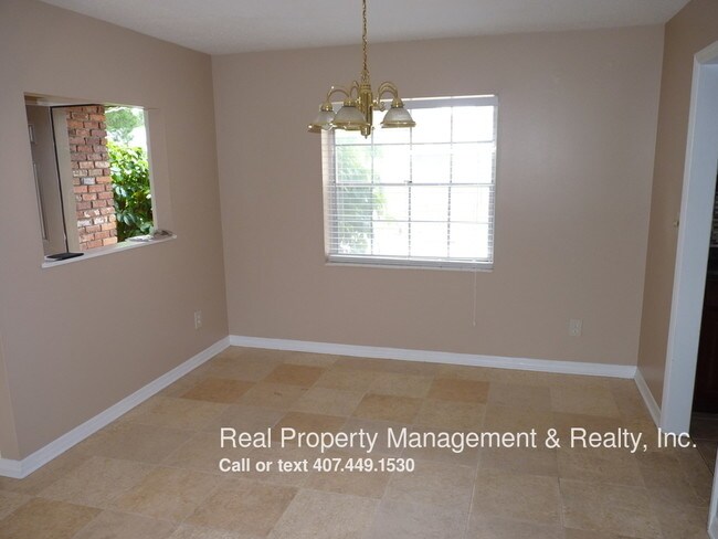 Building Photo - 5705 Briar Dr