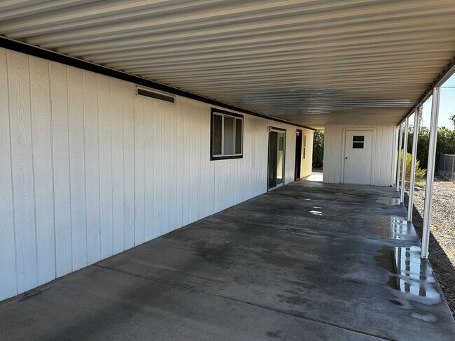 Building Photo - Coolidge 3 Bedroom 2 Bathroom Home Under $1,500!