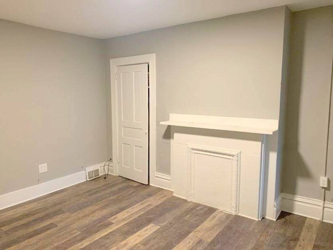 Primary Photo - Amazing Fully Renovated 5 Bedroom (or 6)/ ...