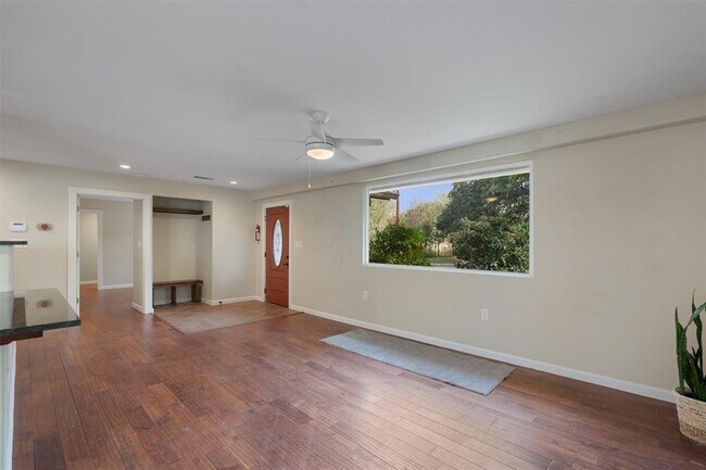 Foto del edificio - 6202 Hillston Dr