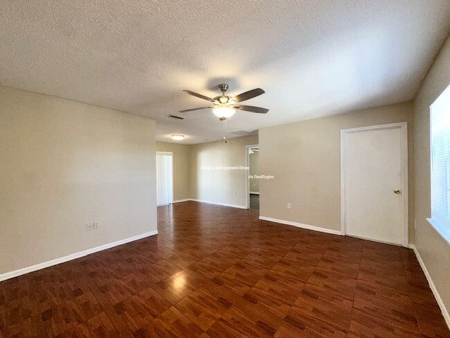 Building Photo - 564 Eagle Ct