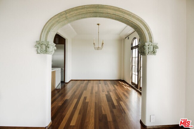 Foto del edificio - 1302 N Sweetzer Ave