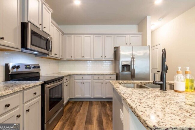 Foto del edificio - 3006 Bayrose Cir