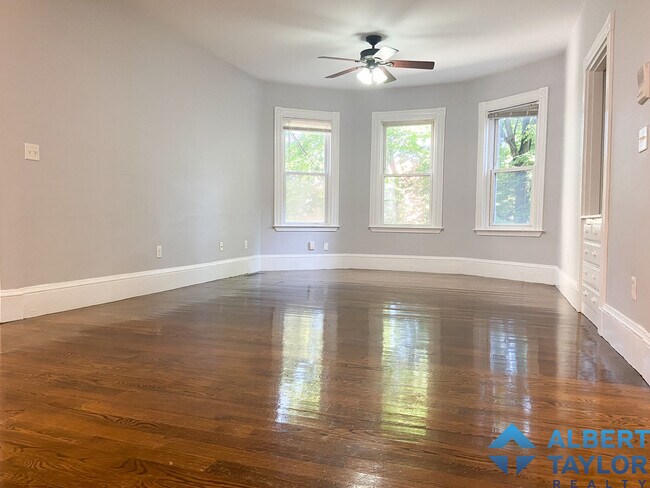 Foto del edificio - 19 Parker Hill Ave