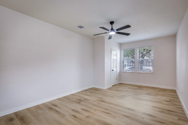 Foto del edificio - 1106 N Harrison Ave