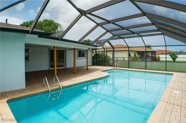 Building Photo - 911 SE 19th St