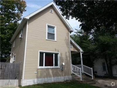 Building Photo - 418 W Lapeer St
