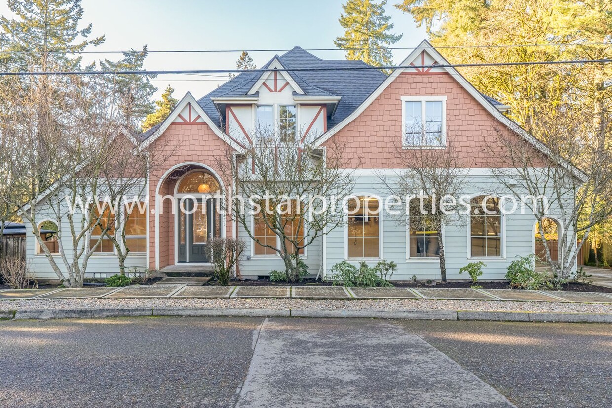 Primary Photo - Beautiful Newer SW Portland Home With Huge...