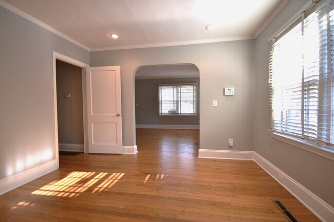 Building Photo - Coming Soon: 3 Bedroom 2 Bathroom- Near Do...