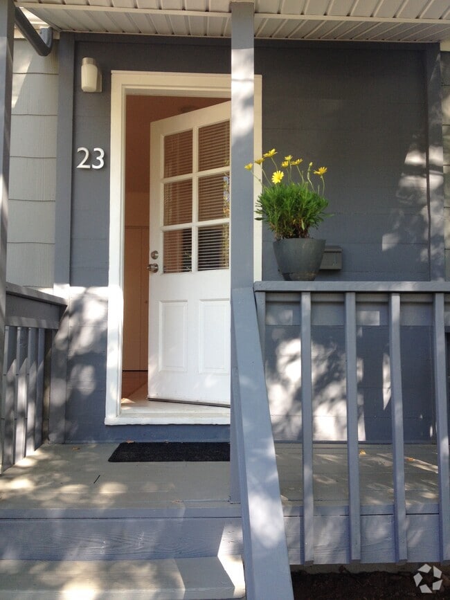 Building Photo - 23 Degraw Ave