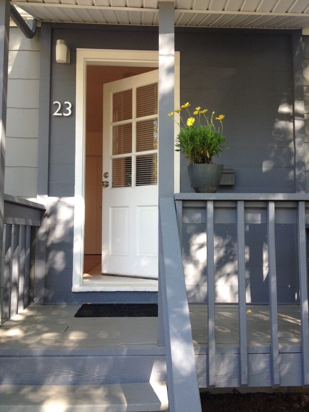 Primary Photo - 23 Degraw Ave