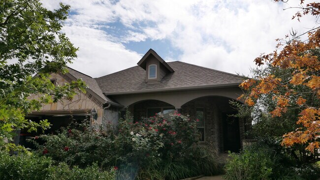 Building Photo - 602 Warner Dr