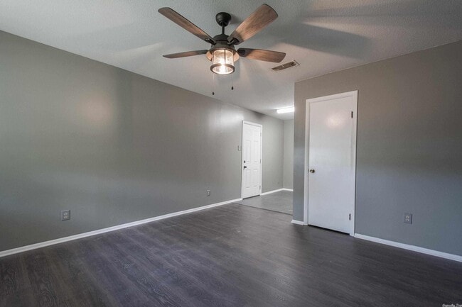 Building Photo - 1811 Linda Ln