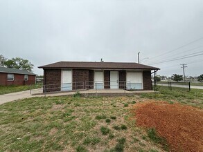 Building Photo - 1620 E Catalina St
