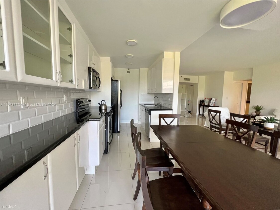 Primary Photo - 3 br, 2 bath House - 19355 Turnberry Way A...