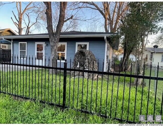 Photo - 230 E Hafer Ave House