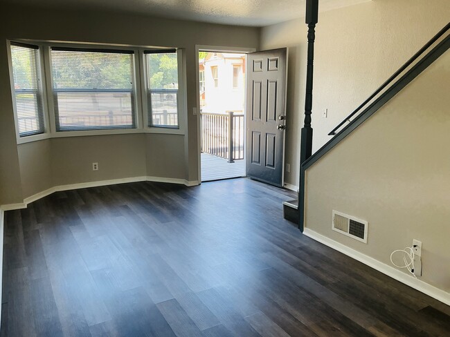 Building Photo - 922 Plumas St