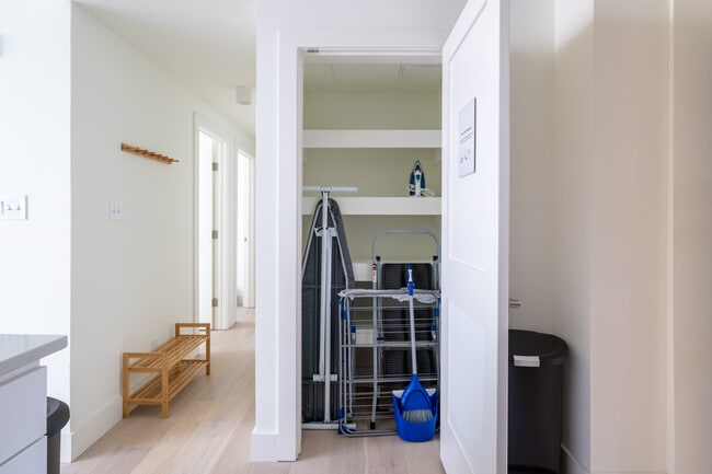 Building Photo - Flats on the Hill (Furnished Suites)