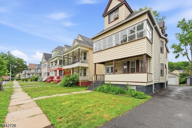 Building Photo - 51 Edgar St