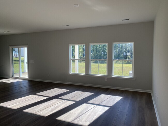 Foto del edificio - 128 Barefoot Dr