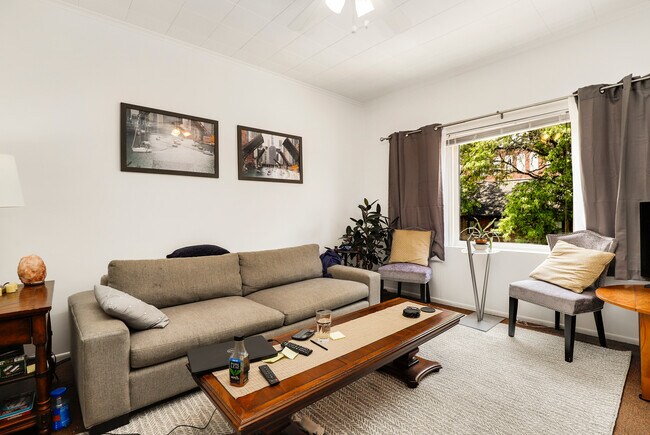 Foto del edificio - 745 N Throop St