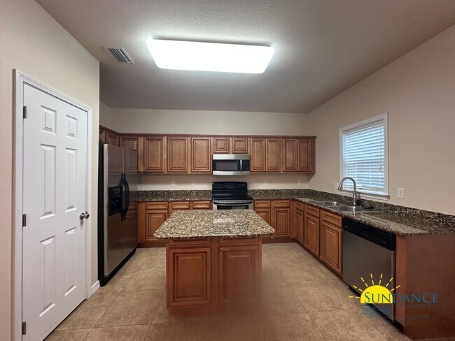 Building Photo - Stunning  3 Bedroom Townhouse in Fort Walton