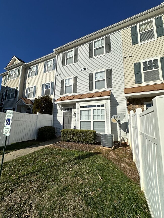 Building Photo - 2211 Raven Road #104