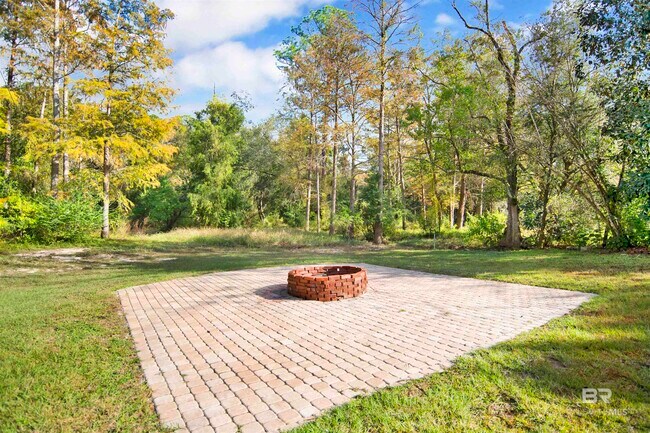 Foto del edificio - 18870 Highland Dr