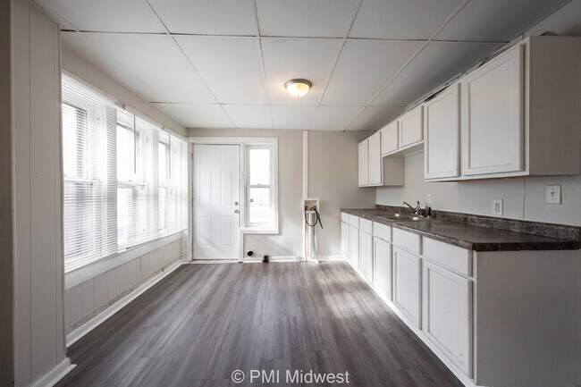 Foto del edificio - 3 bed 1 bath