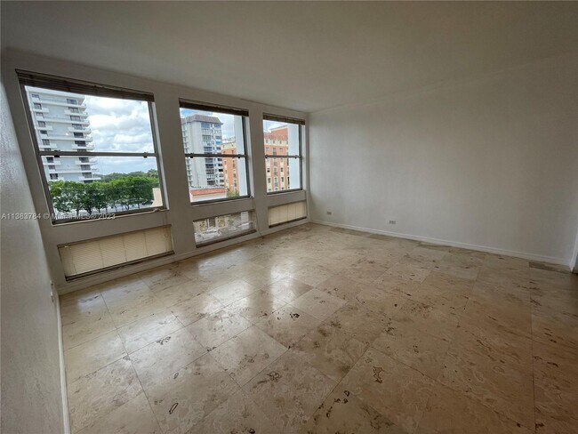 Foto del edificio - 700 Biltmore Way