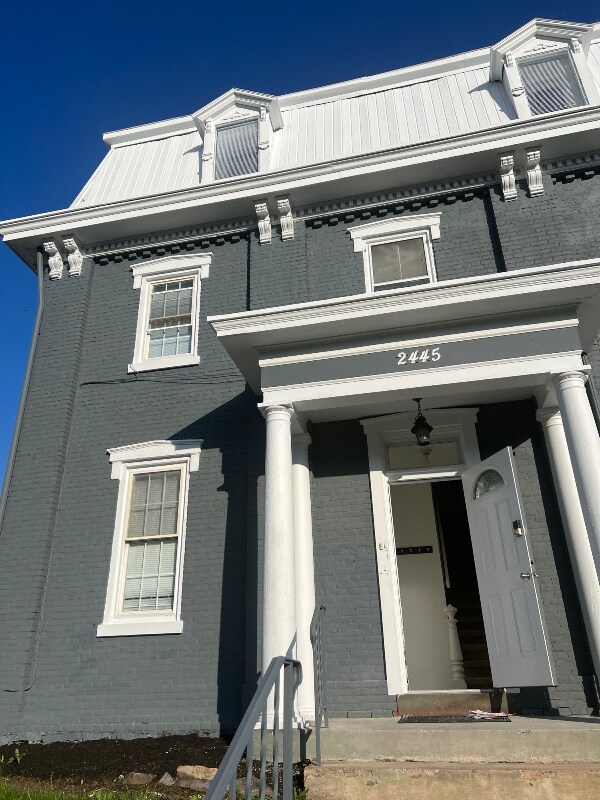 Primary Photo - 2445 Walnut St