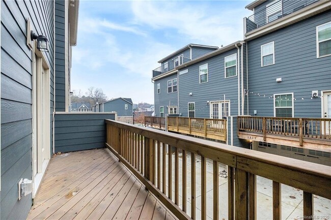 Building Photo - 1308 Queen Lyon Ct