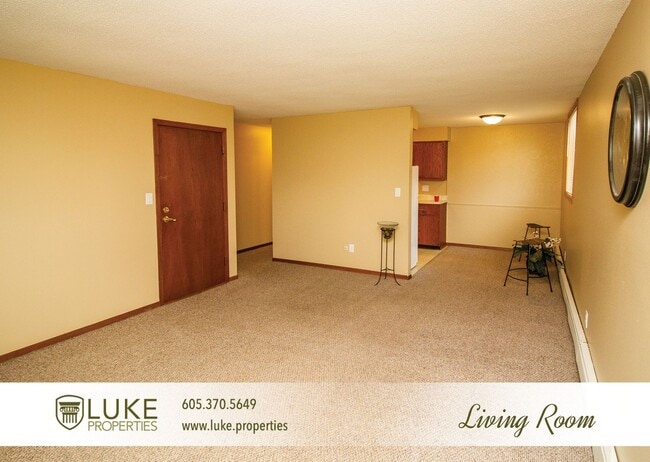 Building Photo - 2 bedroom apartment with attached garage