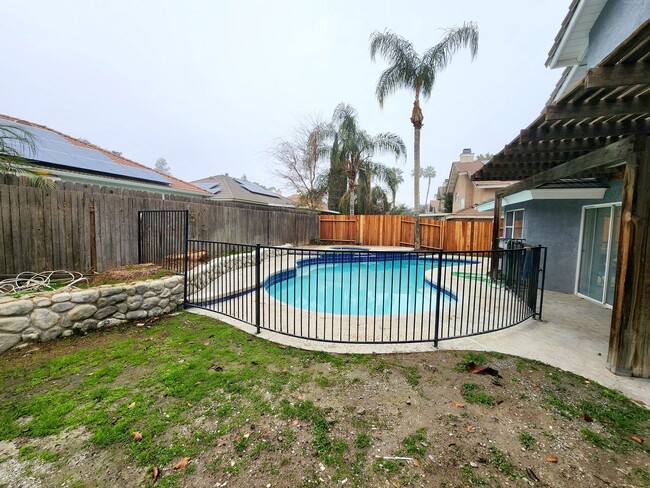 Foto del edificio - SW-4 bed/3 bath + pool house