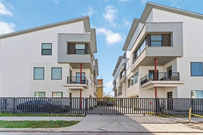 Building Photo - 3410 Baer St